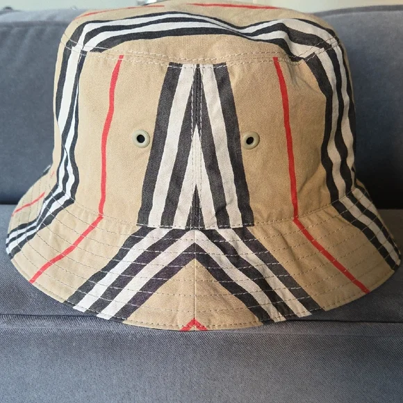 Burberry Reversible Check Bucket Hat - Picture 5 of 12